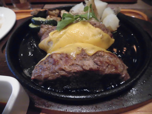 いしがまやハンバーグ１６０チェダーチーズアップ