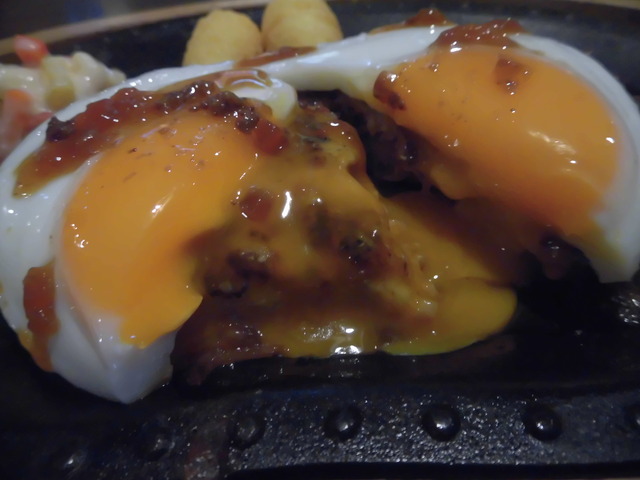 びっくりドンキー春日目玉焼きとろ～り
