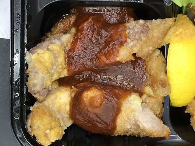 白身フライとポークピカタ弁当2-2