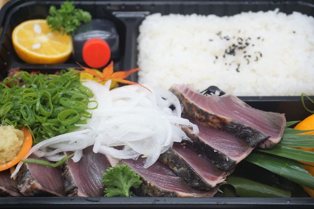 カツオのたたき弁当1