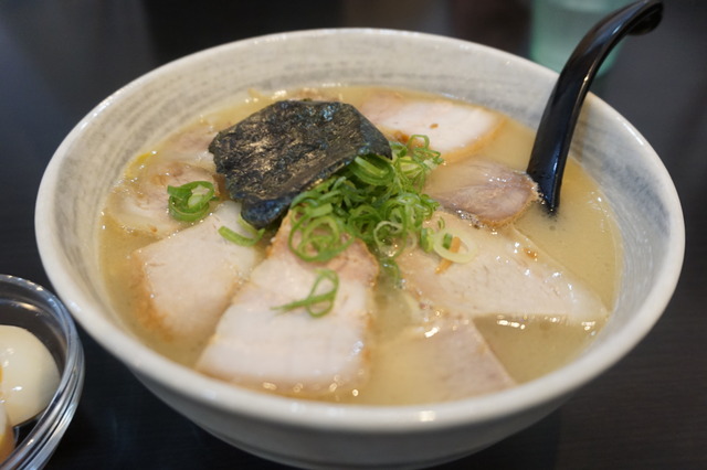 白ラーメンチャーシュー2