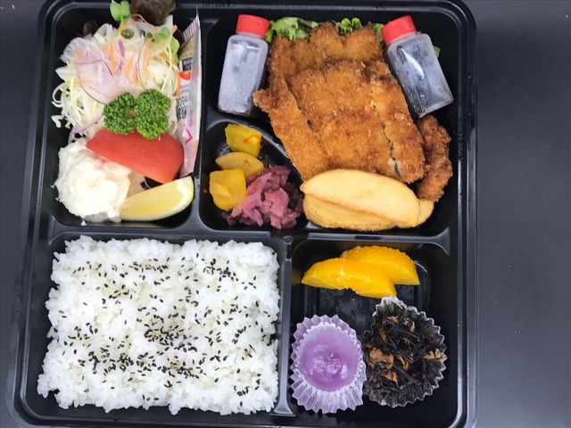 チキンカツ弁当2