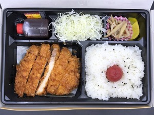ロースカツ弁2
