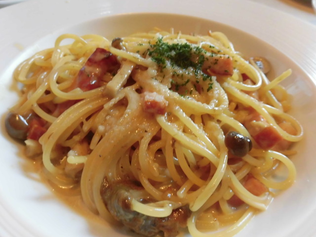 ベーコンとポルチーニ茸のクリームスパゲティー1