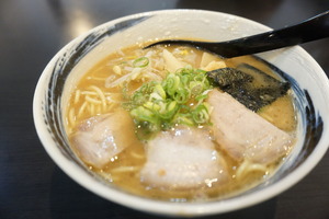 茶ラーメン2
