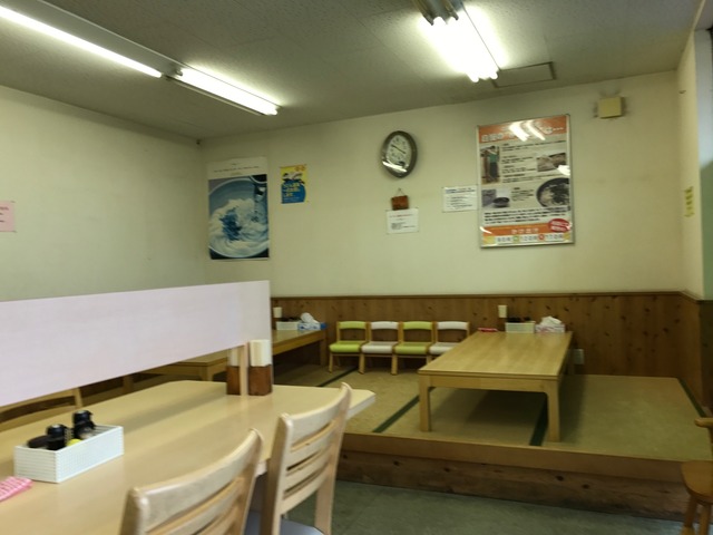 店内8