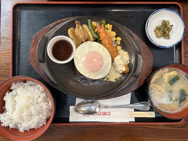 牛ハンバーグ目玉焼き0