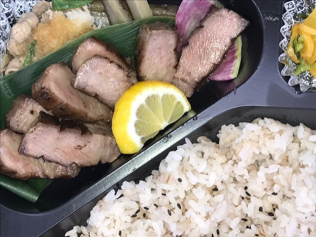 特上芯タン弁当2-2