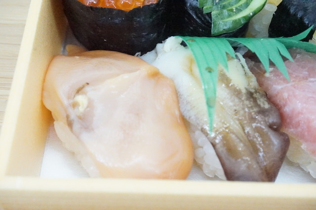 特上にぎり赤貝トリガイ2