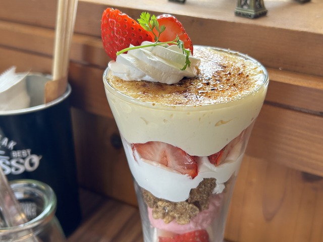 イチゴパフェ1-1-1