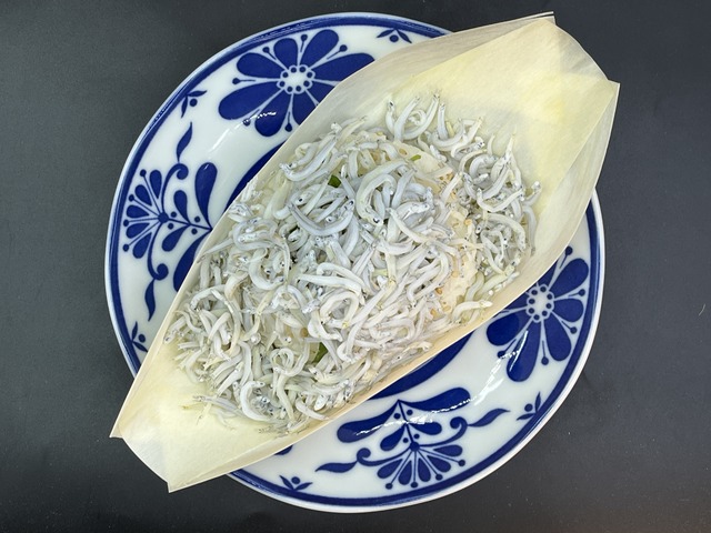 ❷阿波しらすぶっかけおにぎり
