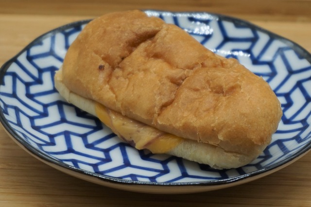ハム地チェダーチーズのパニーニ1