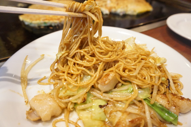 ホルモン焼きそば3