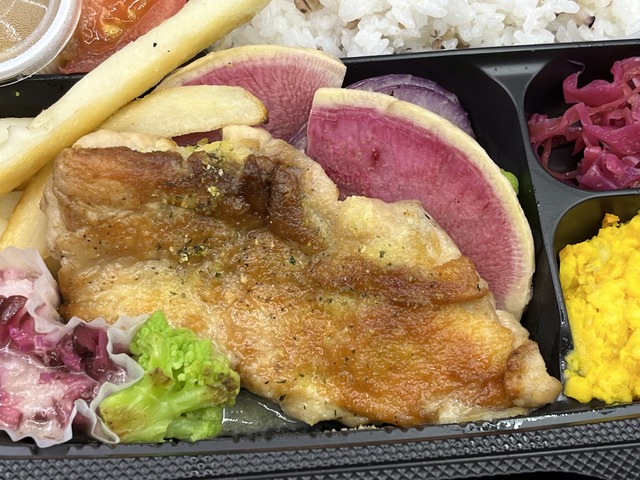 チキンステーキ弁当1-2