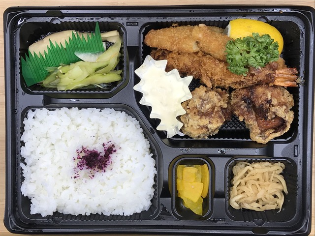 ミックスフライ弁当2