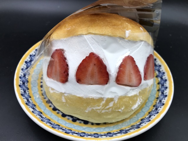 マリトッツォ苺1-1