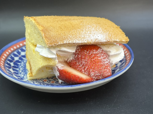 苺をはさんだシフォンケーキ1-1-5