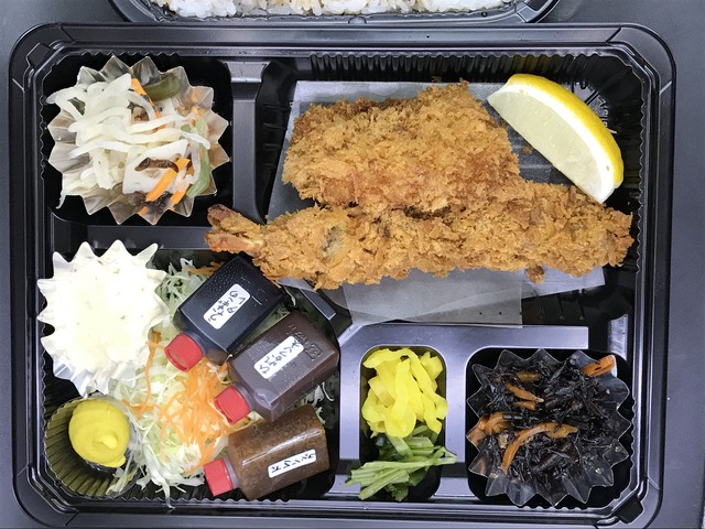 ひめうな重海老ひれ弁当1
