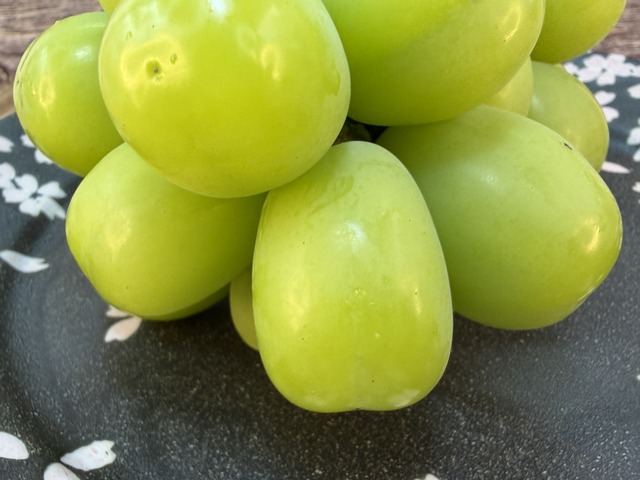 385