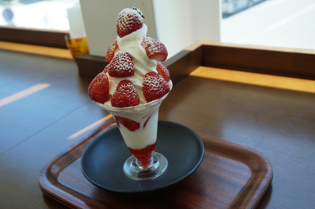 イチゴパフェ1
