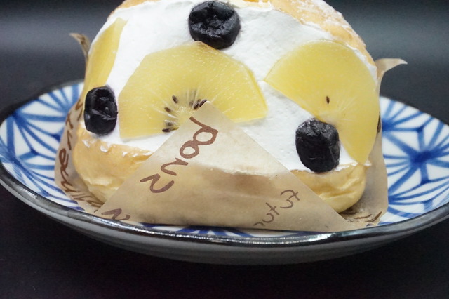 マリトッツォゴールドキウイブルーベリー2-2