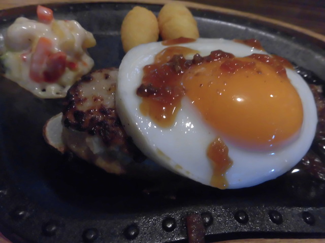 びっくりドンキー春日目玉焼きバーグ