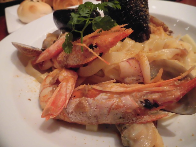 イタリアサルディーナ産カラスミと魚介のペスカトーレ.ビアンコebi1