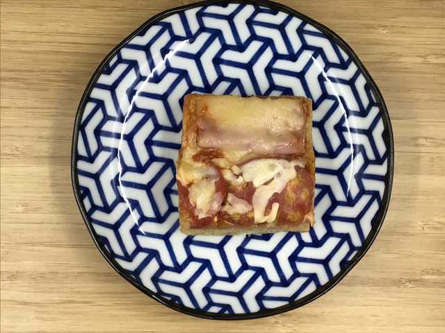 フルーツトマトとベーコンのフォカッチャ