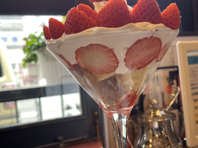 イチゴパフェ1-4-1