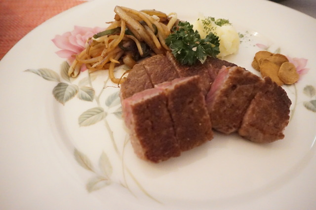 和牛ヒレステーキ＆海鮮ランチ2-1-1