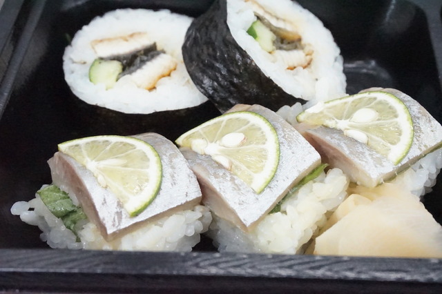 幕の内弁当お寿司