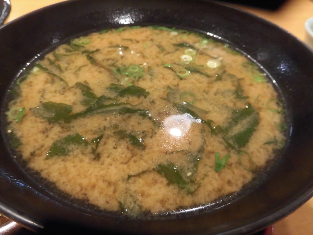 活きアワビ丼みそ汁
