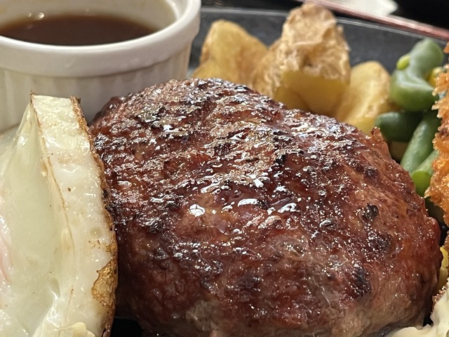 牛ハンバーグ目玉焼き1-2-8