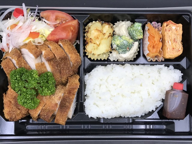 とんかつ弁当2
