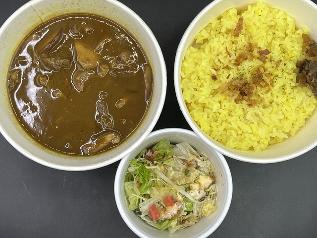 牛すじ煮込みときのこのカレー1