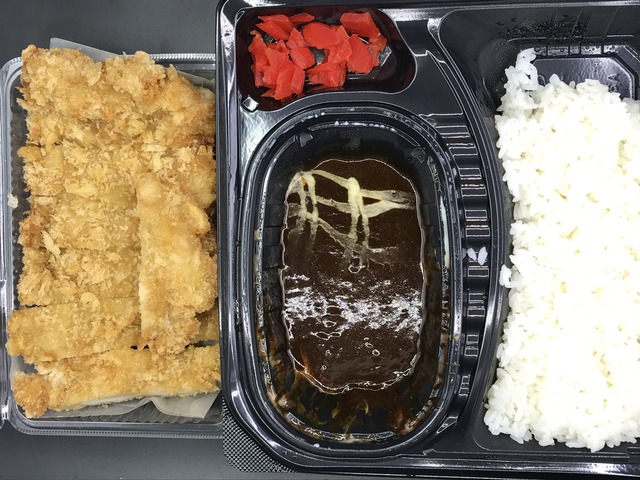 大きなチキンカツのカレー2