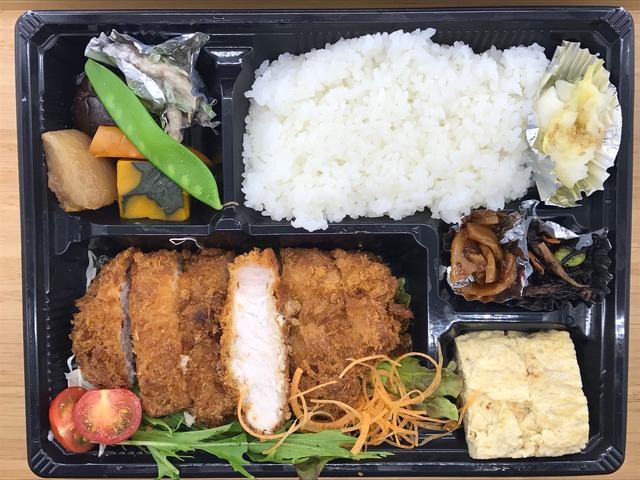 とんかつ弁当2