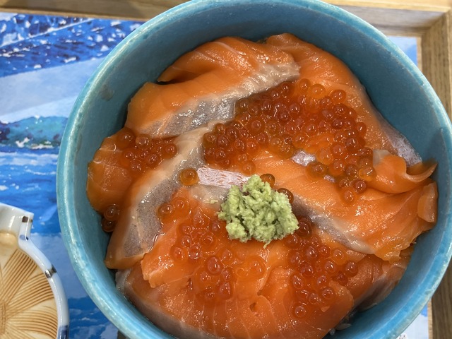 サーモンいくら丼1-2