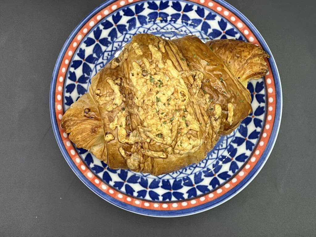 ハムとチーズのクロワッサン朝食キャセロールのレシピ