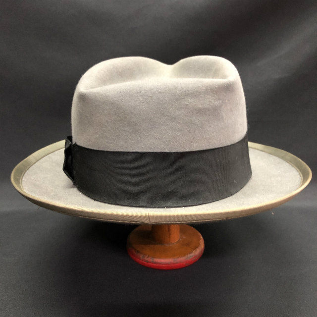 57 cm hat size