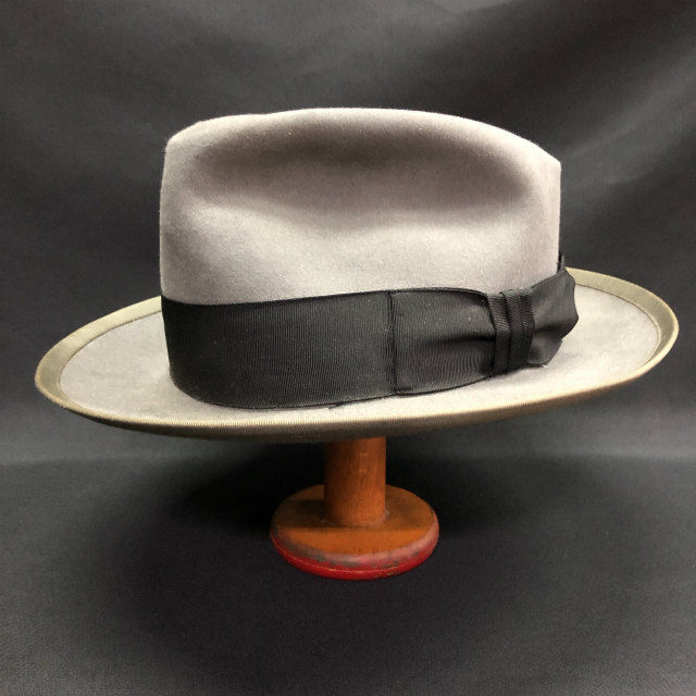 57 cm hat size