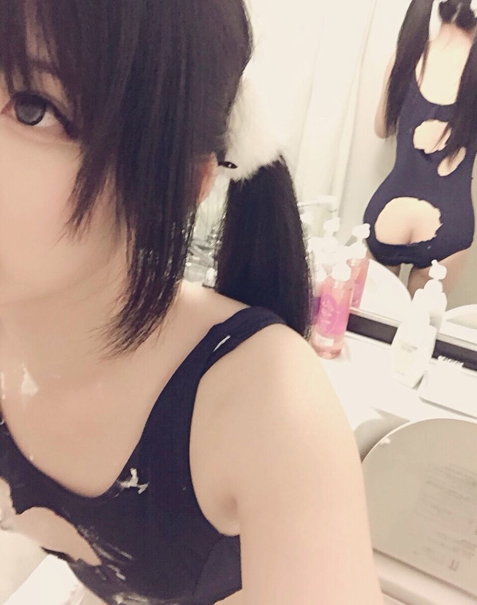 乳首　习呆呆 