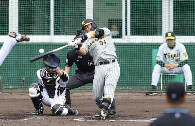 阪神・原口も順調な仕上がり　2回に才木の154キロを左本塁打　猛虎党も大歓声