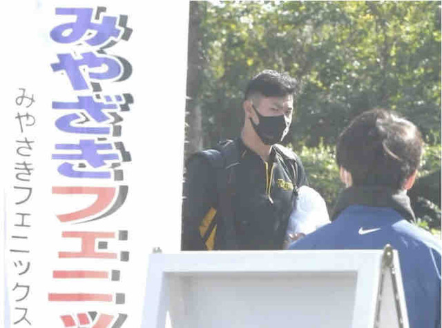 阪神・佐藤輝がフェニックス・リーグ合流　４番・右翼で出場、ＣＳへ準備