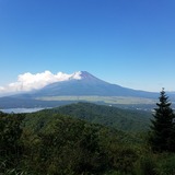 石割山から平尾山〜大平山〜山中湖〜富士山を望む