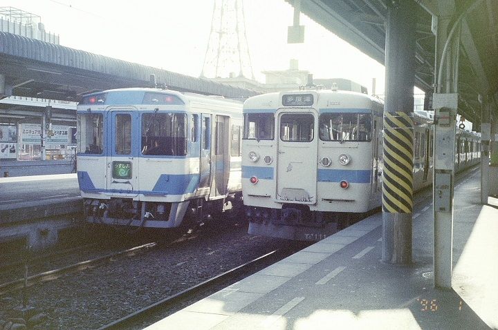 愛称板枠　JR四国水色クリーム色111系電車廃車 愛称板枠 JR四国水色クリーム色111系電車廃車 愛称板枠 JR四国