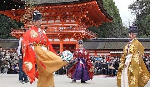 サッカーボールで「蹴鞠はじめ」＠下鴨神社