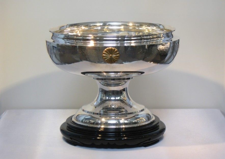 サッカー第32回(1952年)天皇杯記念品