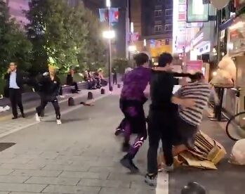 動画 歌舞伎町で日本人と外人が喧嘩する動画がヤバイwwwywwwywwwywwwywwwywww ガゾドウ 動画 歌舞伎町で日本人と外人が喧嘩する動画がヤバイwwwywwwywwwywwwywwwywww ガゾドウ