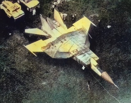 MiG-25P_of_Viktor_Belenko_at_Hakodate_Airport_in_1976_R